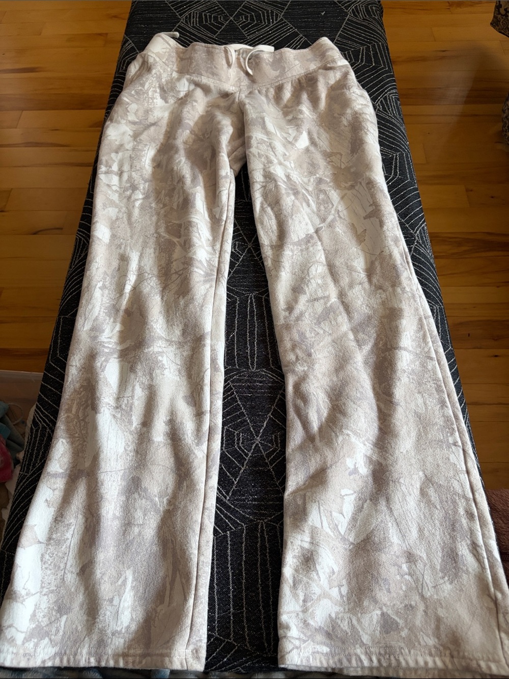 Hollister Cream Abstract Pattern Joggers